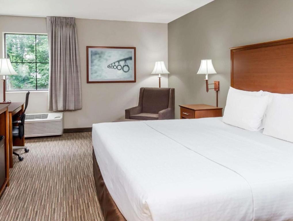 Days Inn Springfield South Exteriör bild
